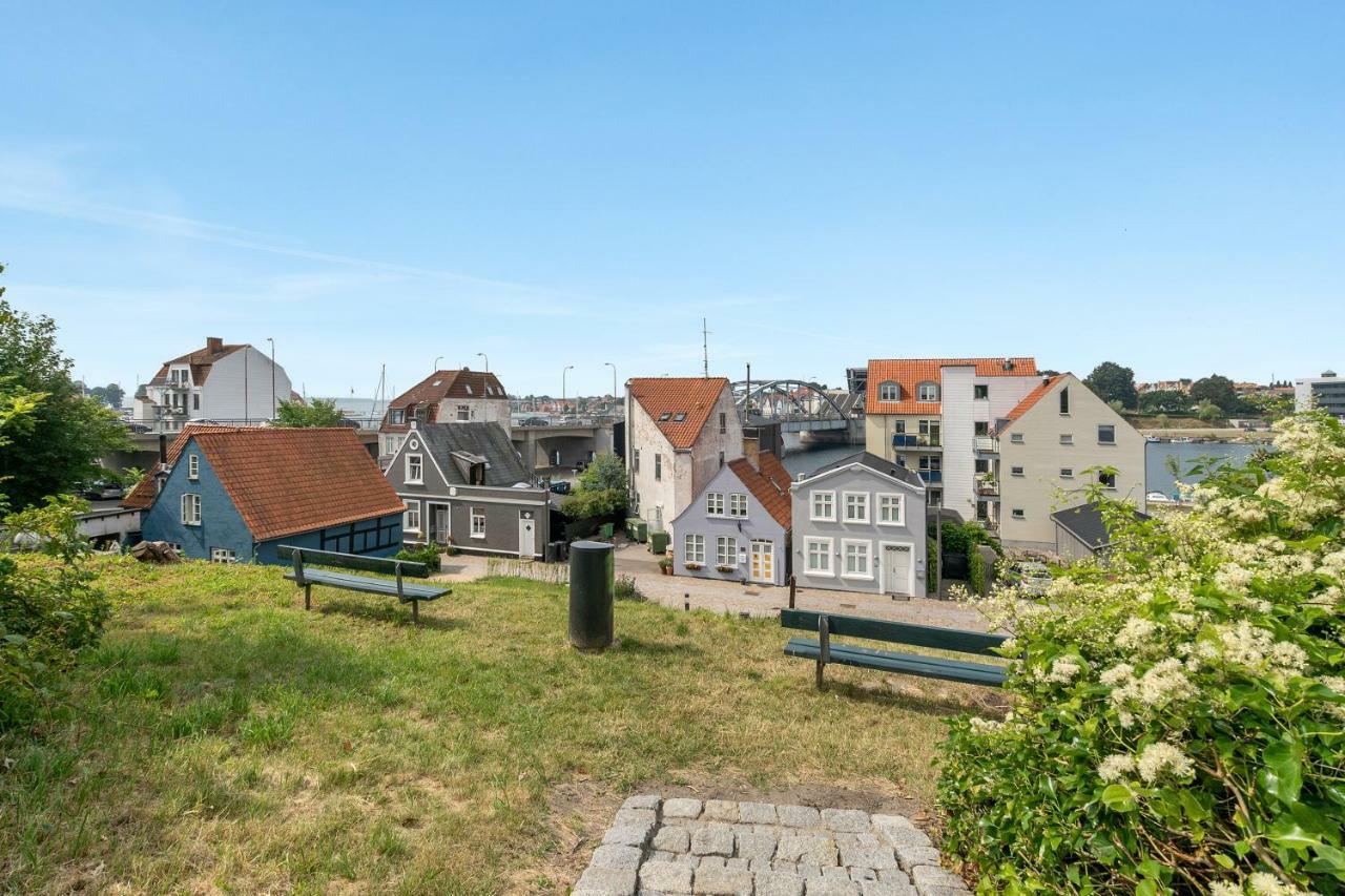 Luxury City Center Harbour Apartment 2 BedroomSønderborg エクステリア 写真